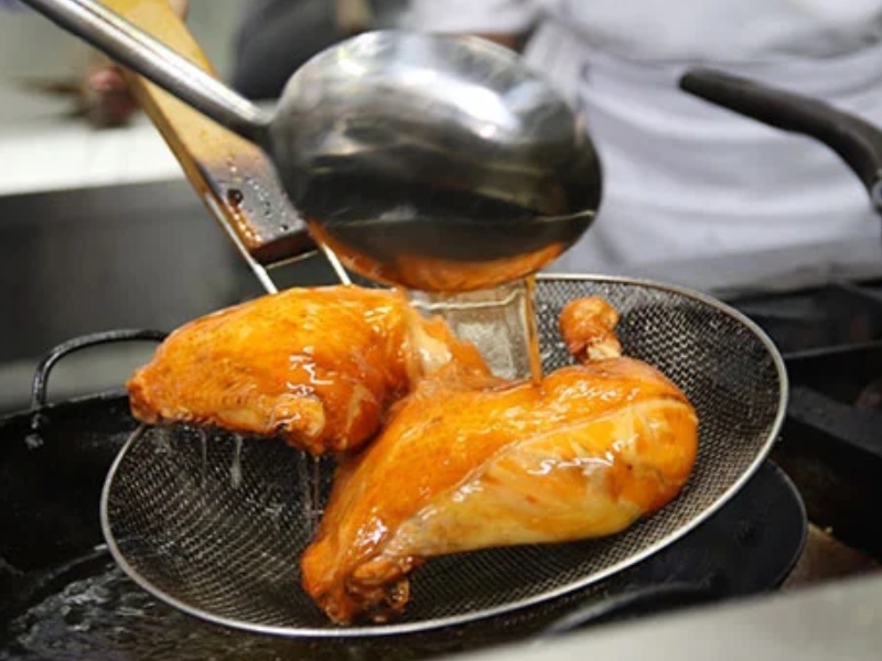 chiên gà xối mỡ.jpg