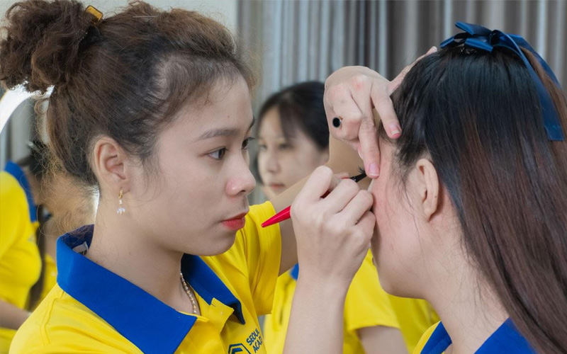 dia-chi-hoc-makeup-gia-re-chat-luong-o-bien-hoa-1.jpg