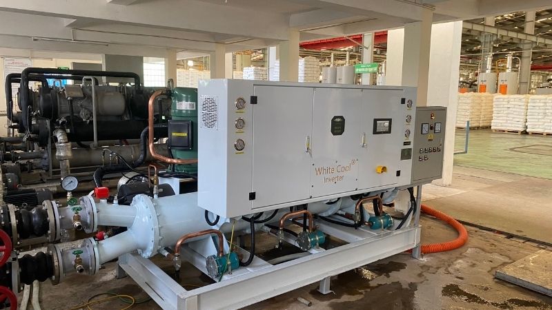 May-lam-lanh-nuoc-Chiller-la.jpg