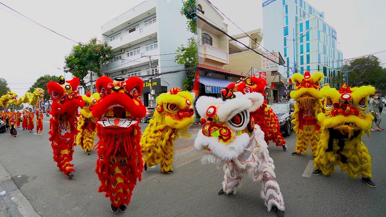 mua-lan-khai-truong-mua-rong.jpeg