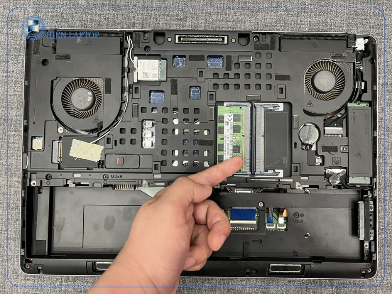 nang-cap-ram-laptop-samsung-2.jpg