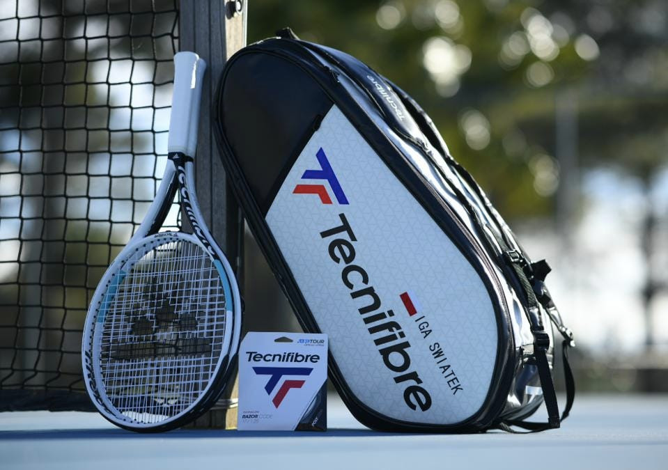 su-khac-biet-giua-vot-tennis-Tecnifibre-Isoflex-280g-va-vot-tennis-Wilson-Pro-Staff-V14-280g.jpg