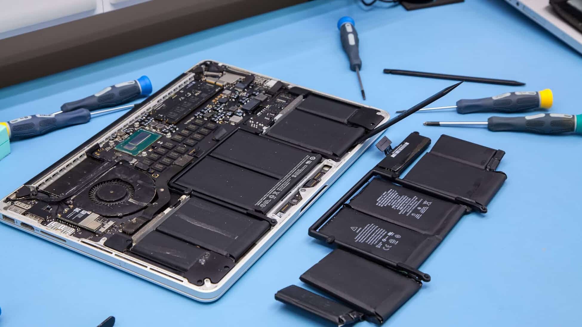 thay-pin-macbook-pro-air-gia-re.jpg